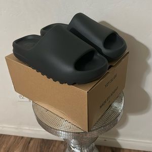 YZY SLIDE MADE BY ADIDAS